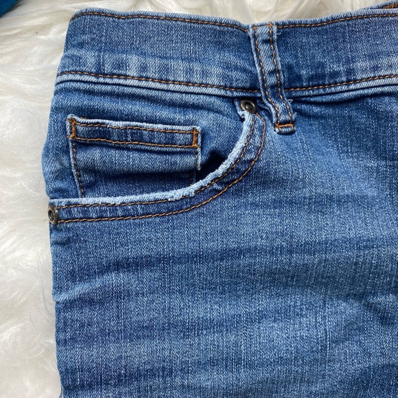 NY&C Women's Size 0 Blue Denim Rolled
Cuff Shorts - Picture 5 of 9